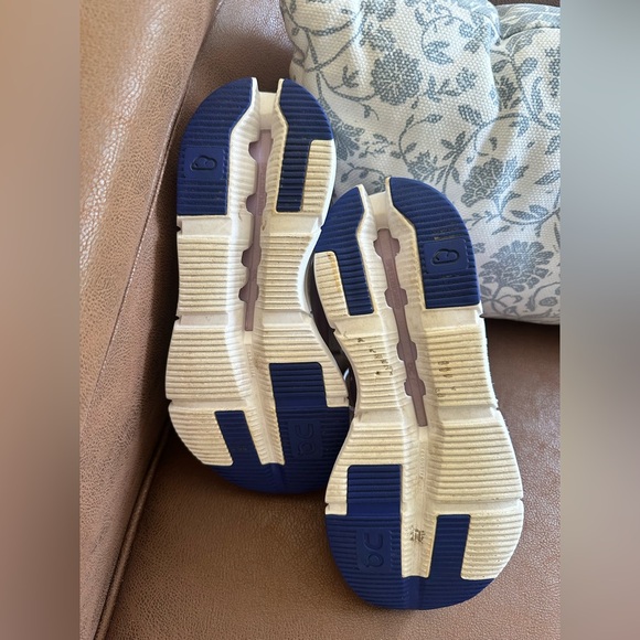 On Running Women's Lavender and White Sneakers - Picture 6 of 6